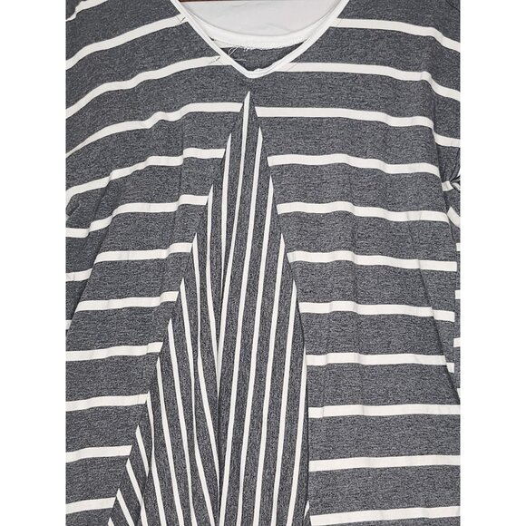JOH Apparel Womens Gray and White Striped‎ T-shirt Crocheted Pocket Size Med - Picture 2 of 9